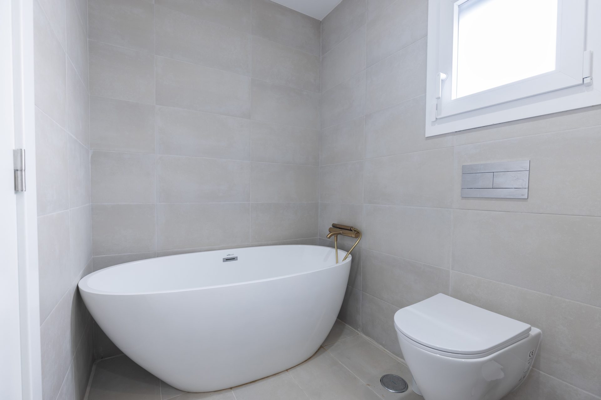 Bathroom with freestanding tub